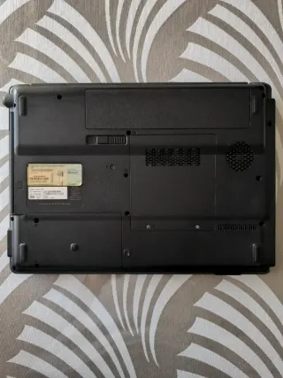 Portátil Compaq C700 + cargador (piezas, LEER)