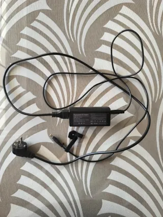 Portátil Compaq C700 + cargador (piezas, LEER)