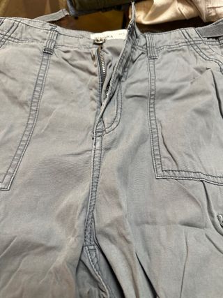 Pantalón cargo gris