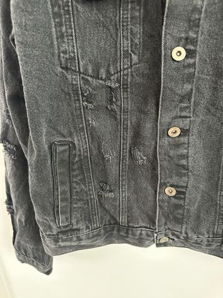 Chaqueta vaquera Forever 21 estilo desgastada