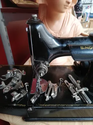 Máquina de coser antigua eléctrica 1927