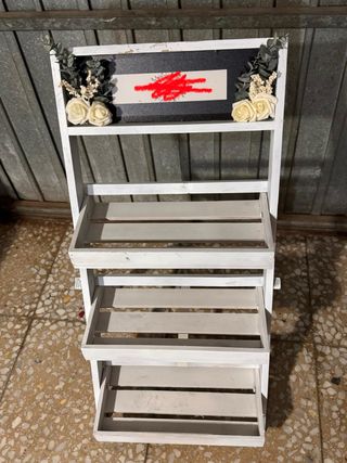 Estantería de madera para eventos