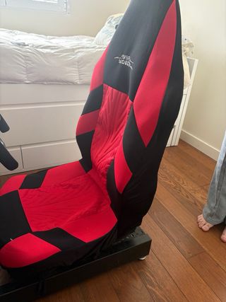 Cockpit con asiento bucket y funda