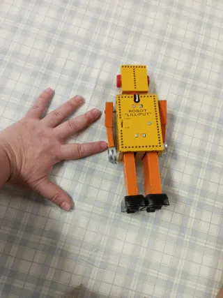 Robot di lamiera vintage