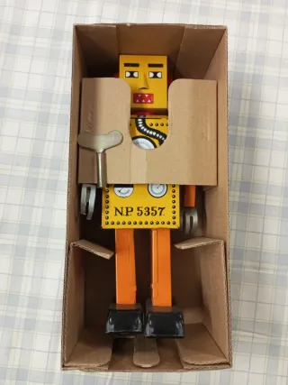 Robot di lamiera vintage