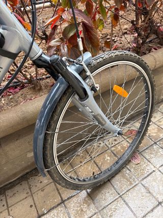 Bicicleta B-Twin Gris