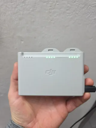 DJI NEO Hub Caricabatterie + 2 Batterie
