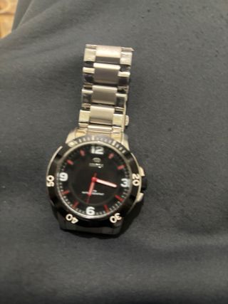 Reloj Marea Negro y Plateado
