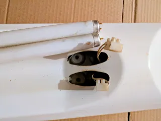 Lámpara fluorescente doble