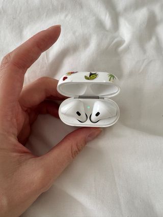 AirPods con o sin pegatinas