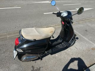Piaggio Vespa Primavera 125cc Negra