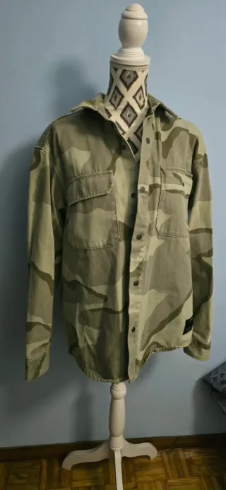 Chaqueta militar camuflaje verde