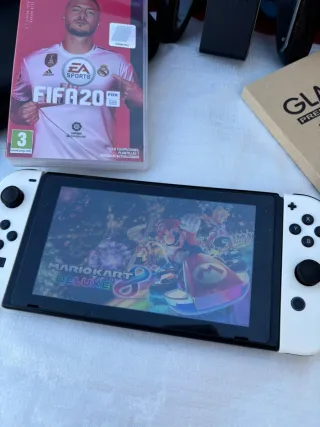 Nintendo Switch Blanca + FIFA 20 + Accesorios