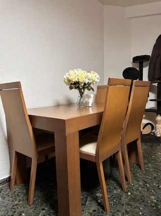 Mesa comedor madera con 4 sillas