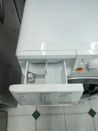 Lavadora con secadora marca Indesit 8/6kg 1400rpm