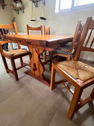 Mesa y sillas de pino macizo estilo provenzal