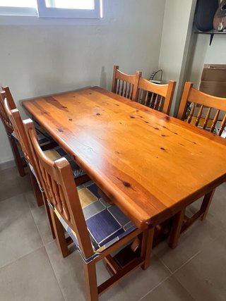 Mesa y sillas de pino macizo estilo provenzal