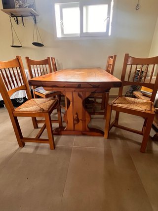 Mesa y sillas de pino macizo estilo provenzal