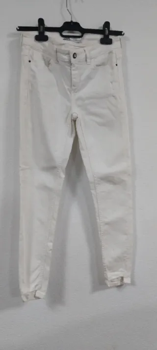 Vaqueros blancos Zara