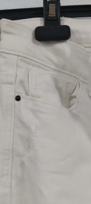 Vaqueros blancos Zara