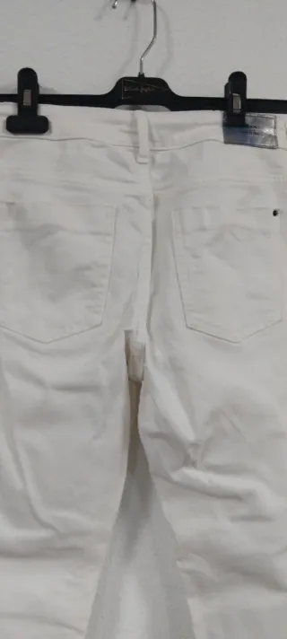 Vaqueros blancos Zara