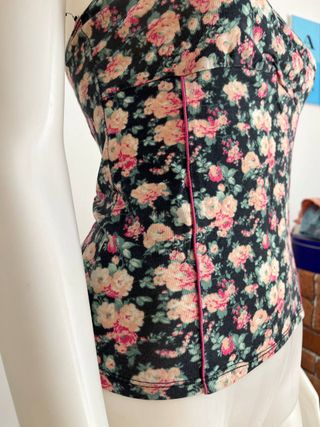 Top floral sin mangas talla S