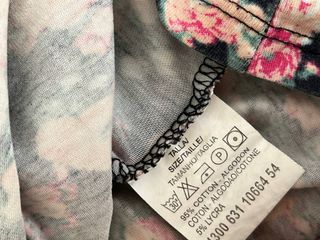 Top floral sin mangas talla S