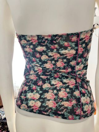 Top floral sin mangas talla S