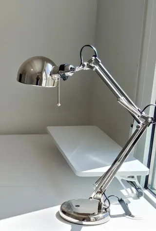 Lámpara de escritorio IKEA Forsa plateada