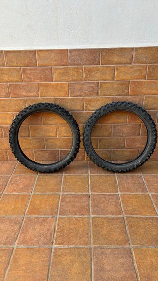 Rueda 90/100-21 de moto off-road