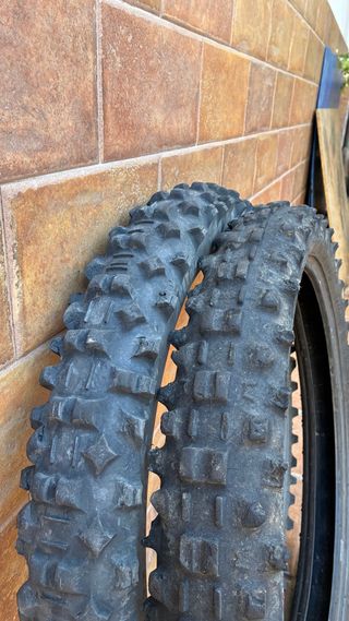 Rueda 90/100-21 de moto off-road