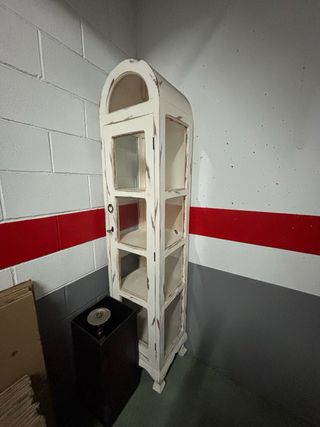 Vitrina madera blanca con puertas de cristal