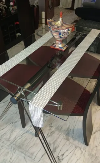 Mesa de cristal y metal