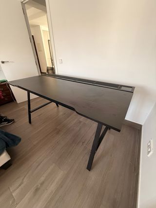 Mesa de escritorio negra