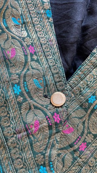 Chaleco vintage adamascado dorado y verde