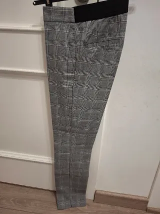 Pantalón de cuadros gris
