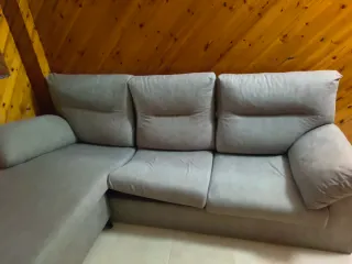 Sofá de tela gris casi nuevo