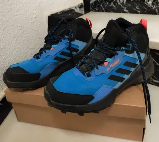 Botas de montaña Adidas Terrex Talla 43 1/3.