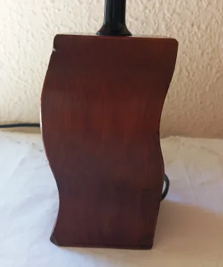 Lámpara de mesa de madera maciza