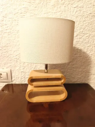 Lámparas de mesa de madera y tela de Leroy Merlín