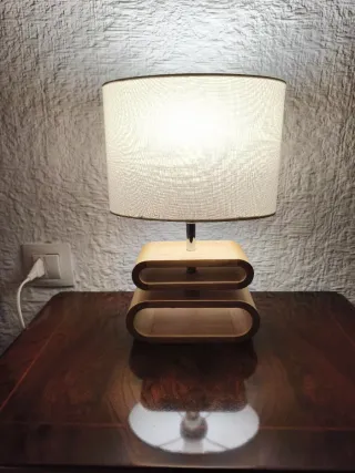 Lámparas de mesa de madera y tela de Leroy Merlín