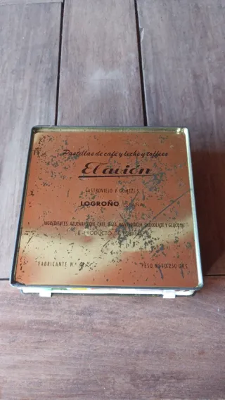 Caja de metal vintage decorada