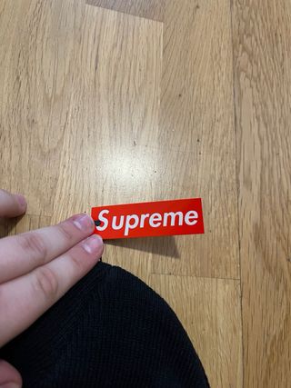 Gorro Supreme x New Era Negro