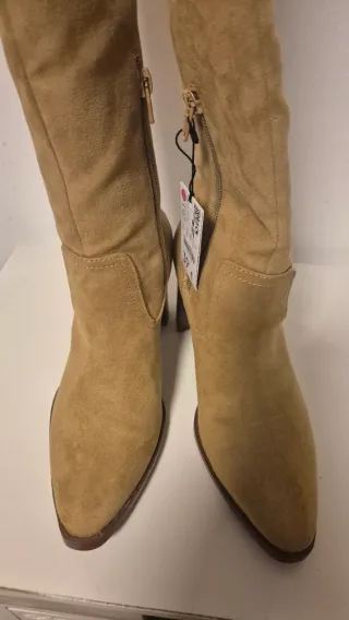 Botas altas beige talla 35