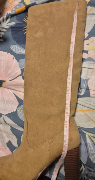 Botas altas beige talla 35