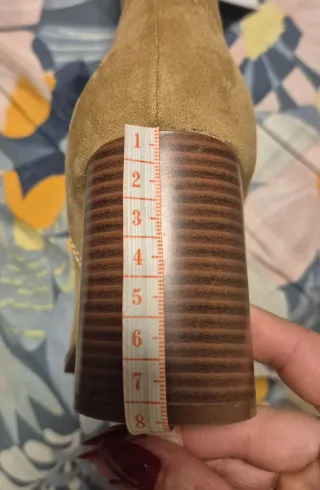 Botas altas beige talla 35