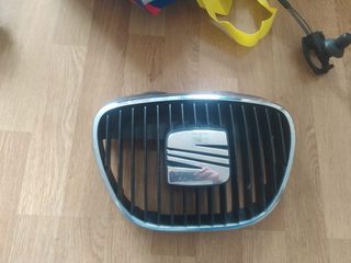 Rejilla Seat Ibiza III con insignia