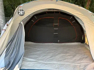 Tienda de campaña hinchable.