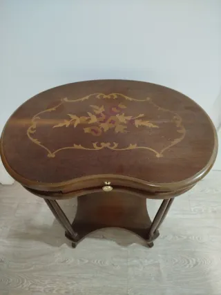 Mesita auxiliar de madera con cajón