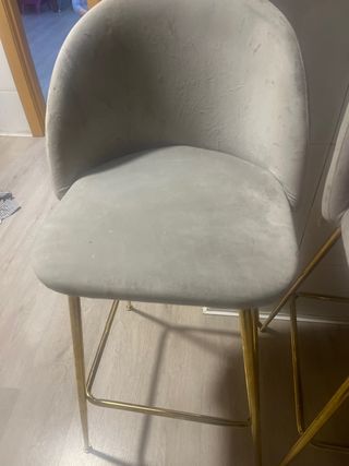 Butaca terciopelo gris patas doradas